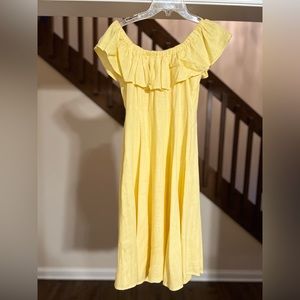 Subtle yellow dress